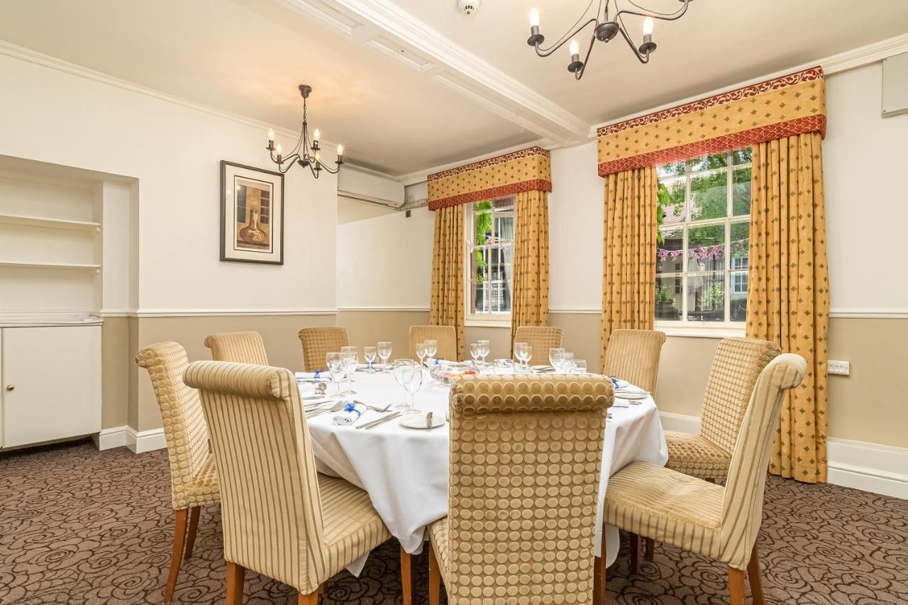 Mercure Salisbury White Hart Hotel & Apartments Bagian luar foto