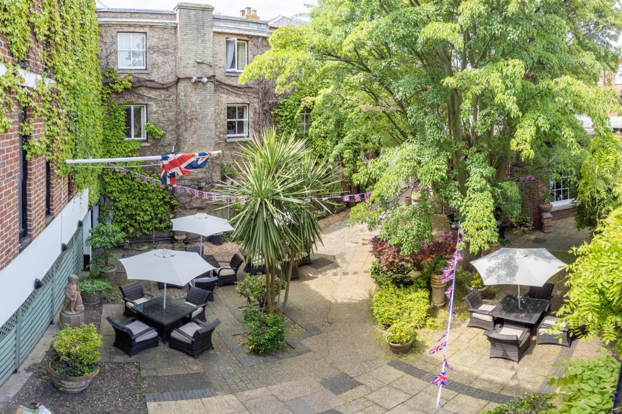 Mercure Salisbury White Hart Hotel & Apartments Bagian luar foto