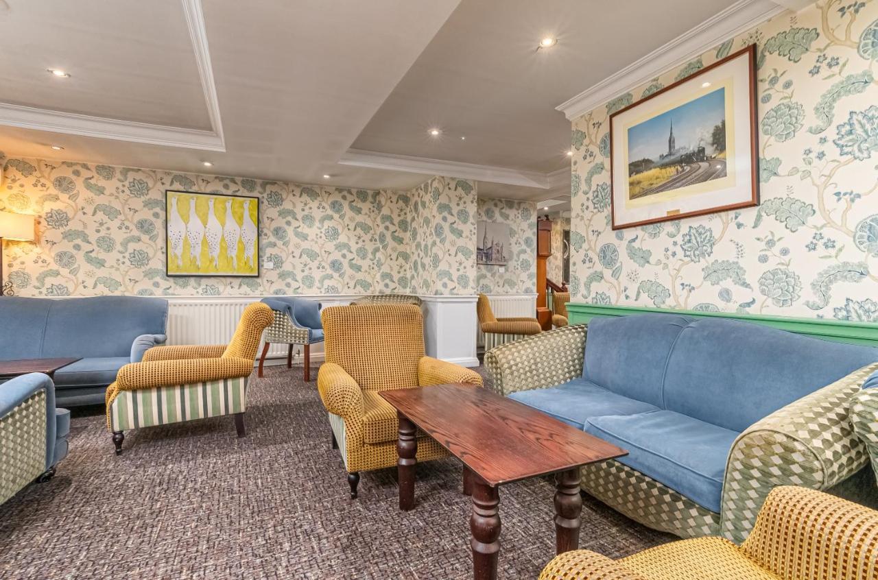 Mercure Salisbury White Hart Hotel & Apartments Bagian luar foto