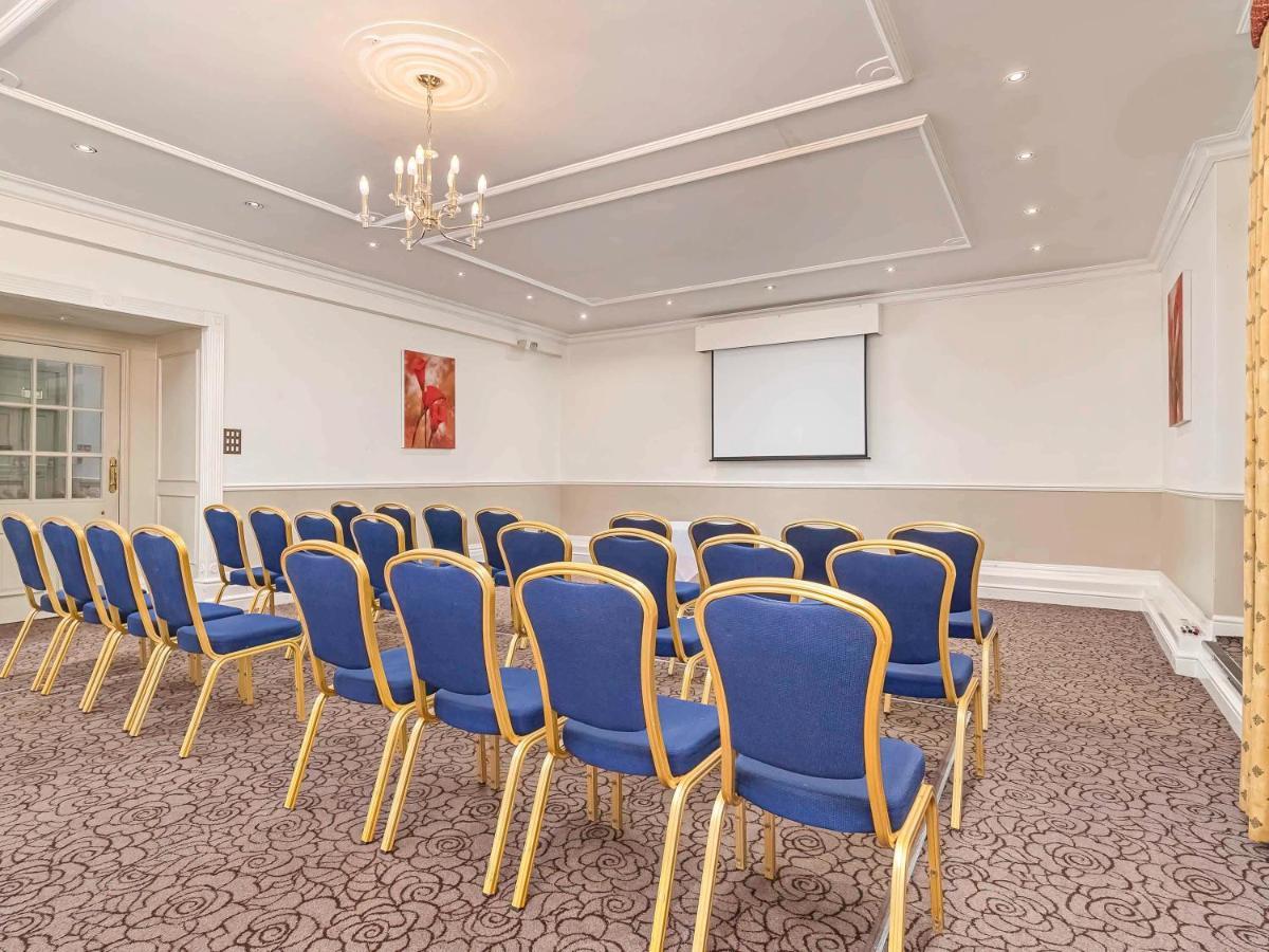 Mercure Salisbury White Hart Hotel & Apartments Bagian luar foto