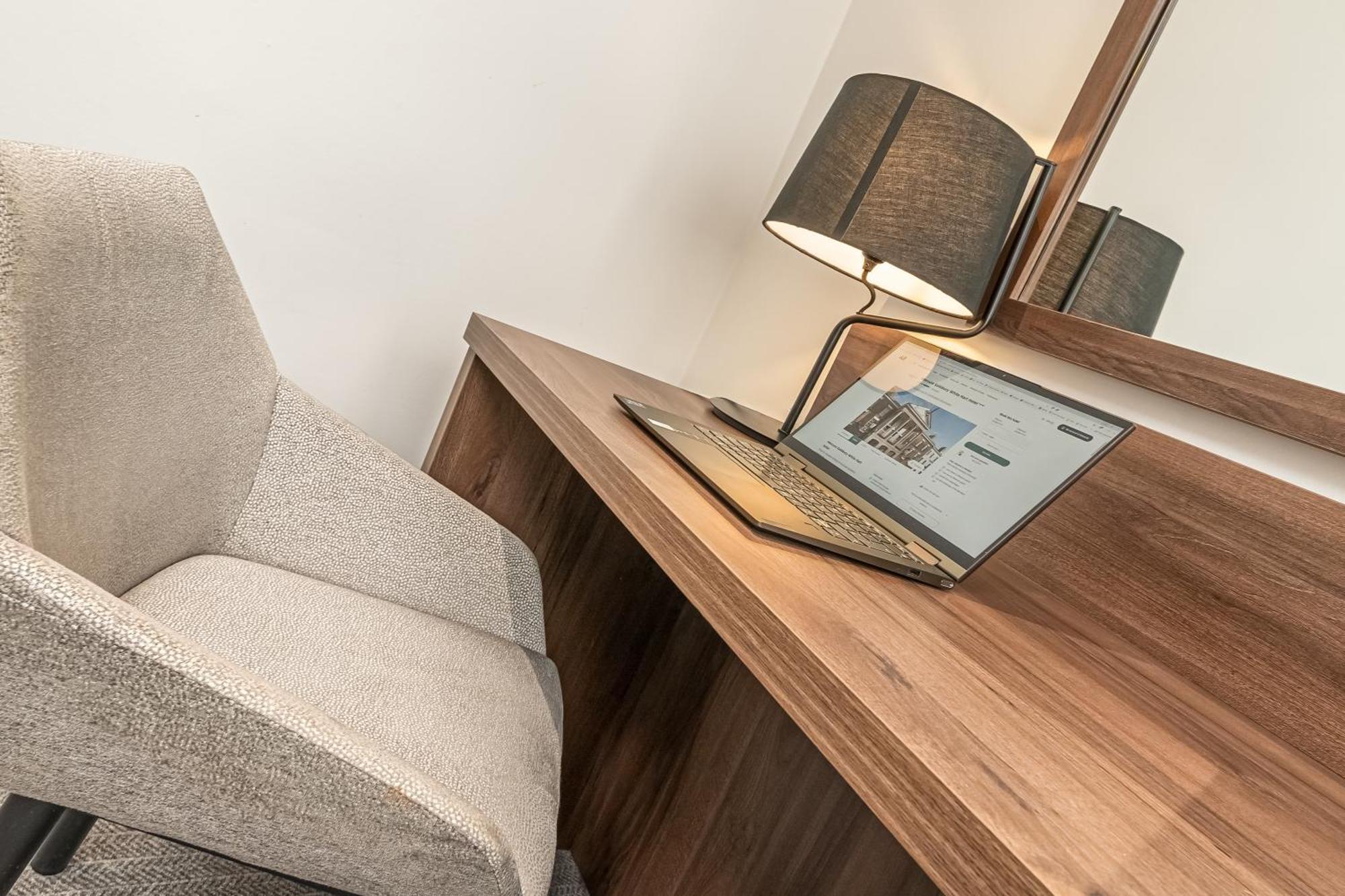 Mercure Salisbury White Hart Hotel & Apartments Bagian luar foto