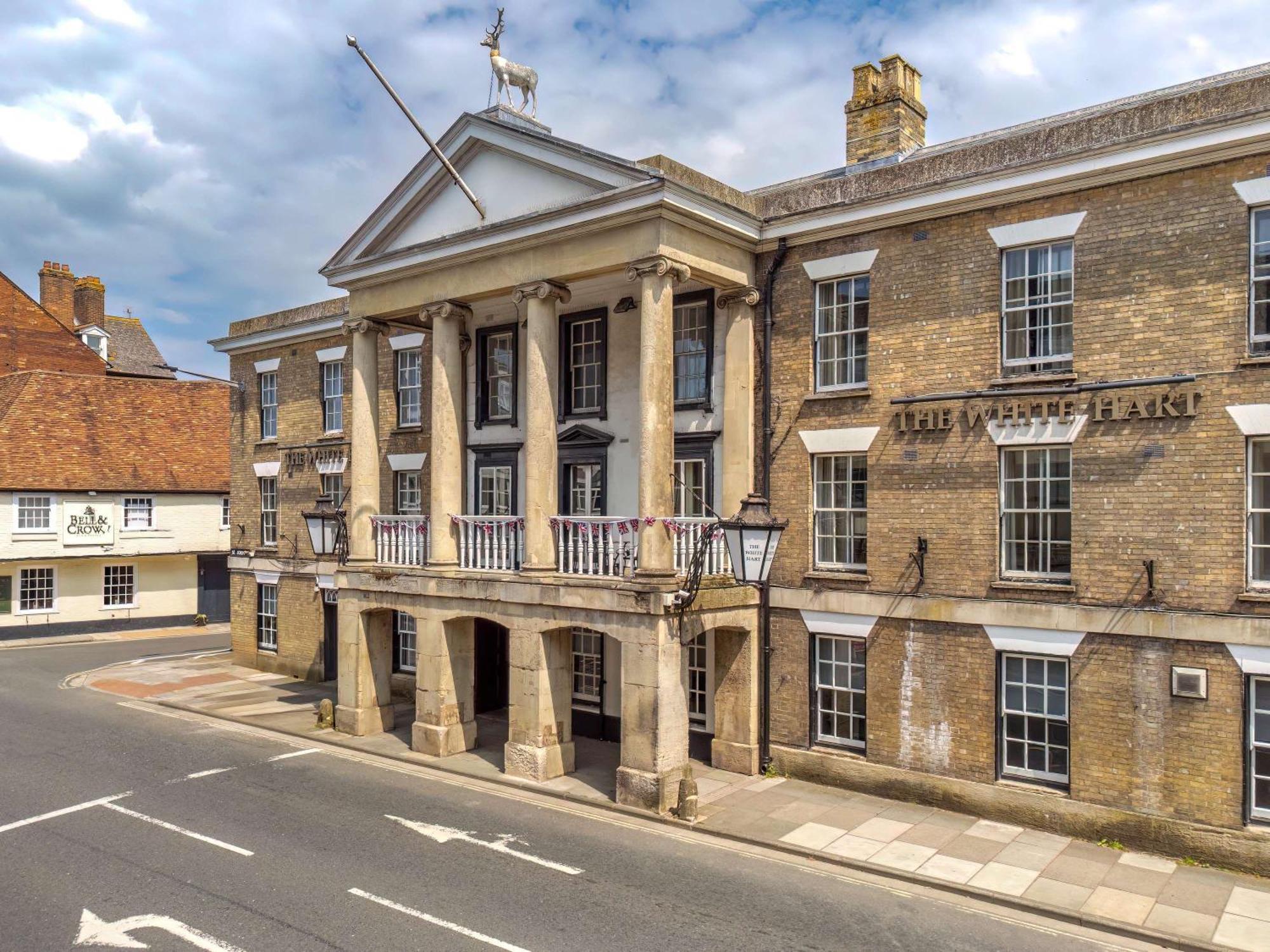 Mercure Salisbury White Hart Hotel & Apartments Bagian luar foto