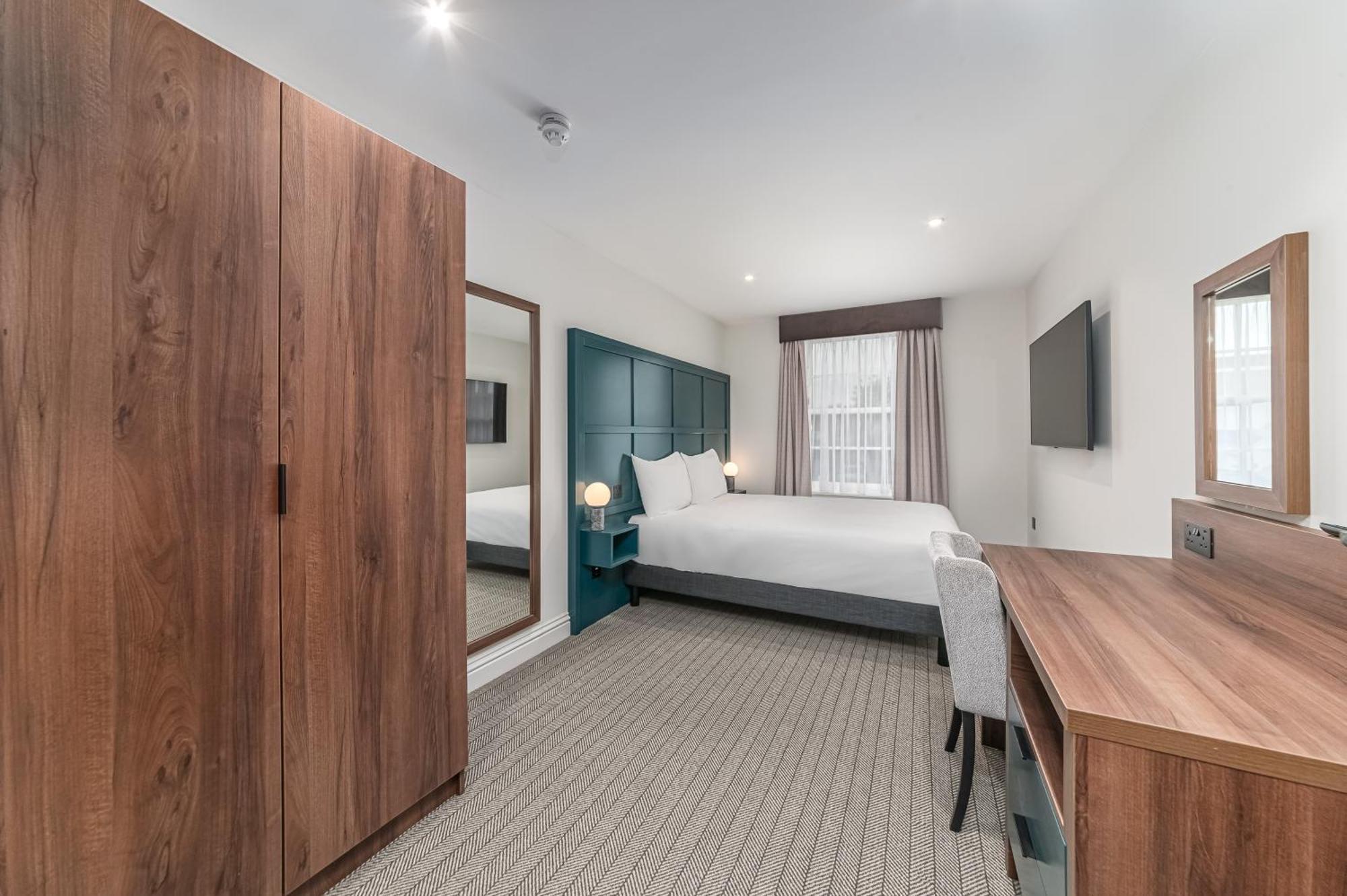 Mercure Salisbury White Hart Hotel & Apartments Bagian luar foto