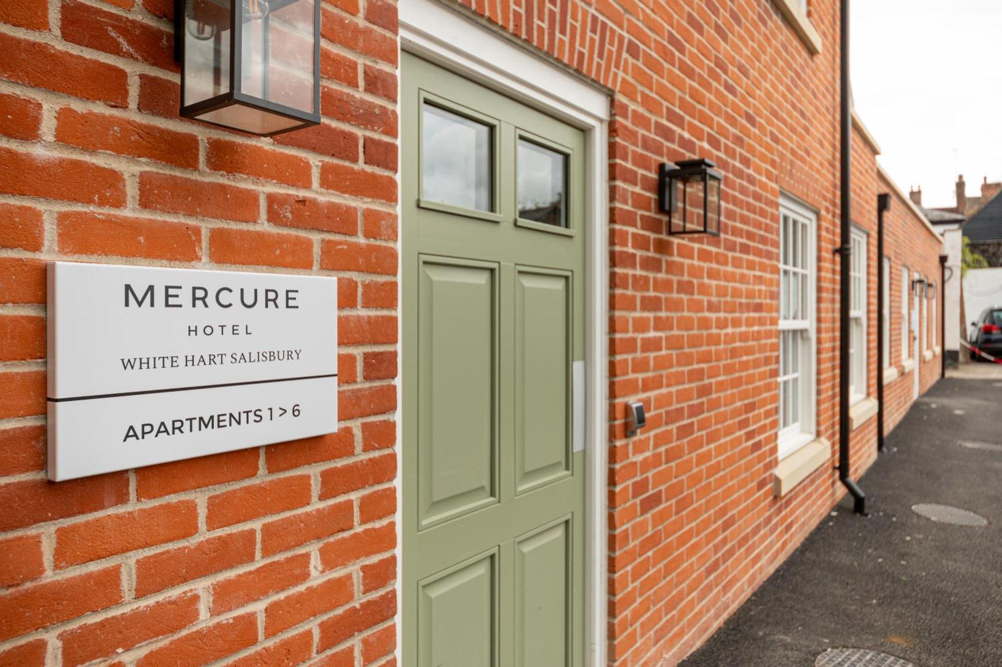 Mercure Salisbury White Hart Hotel & Apartments Bagian luar foto