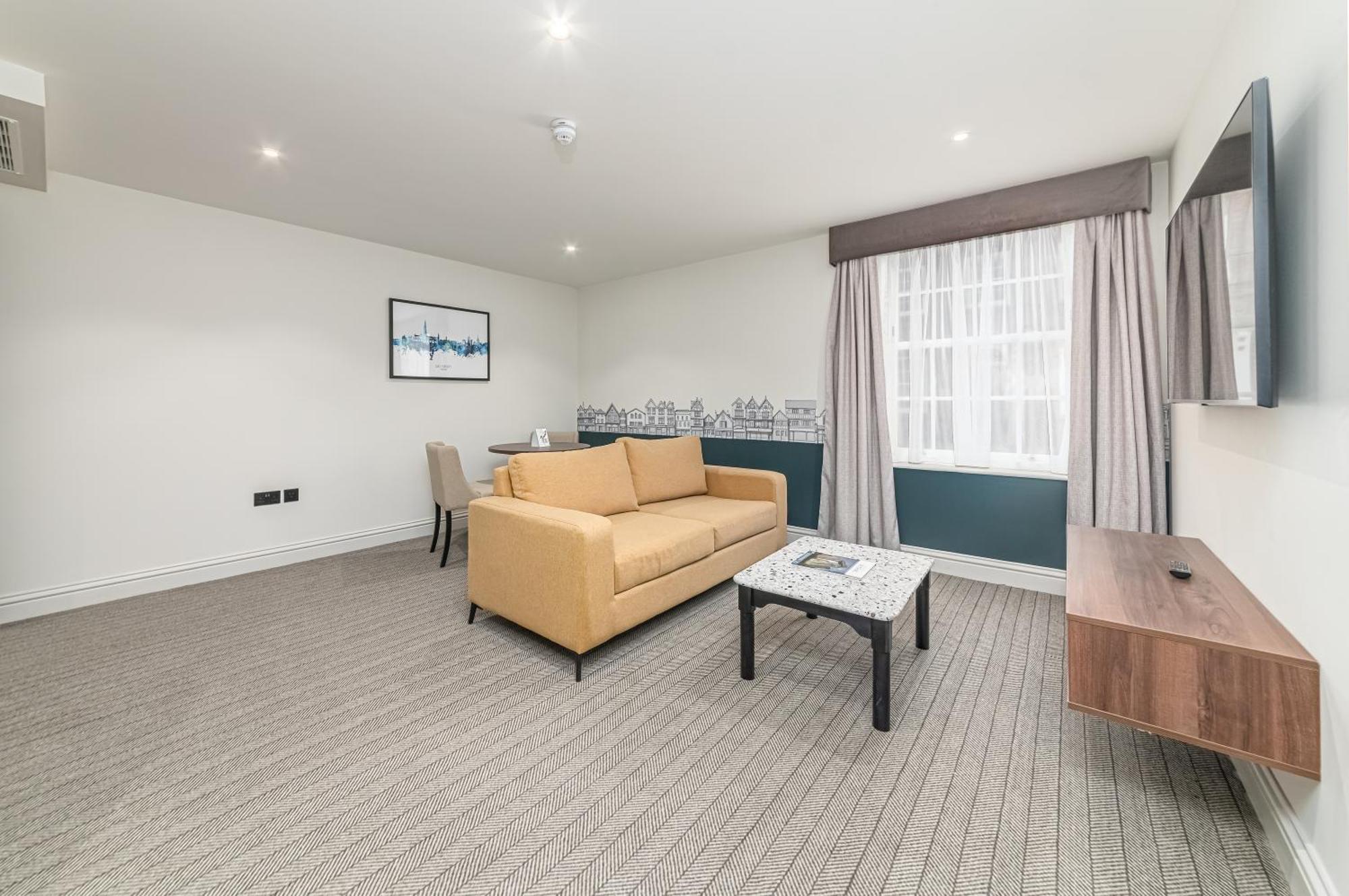 Mercure Salisbury White Hart Hotel & Apartments Bagian luar foto