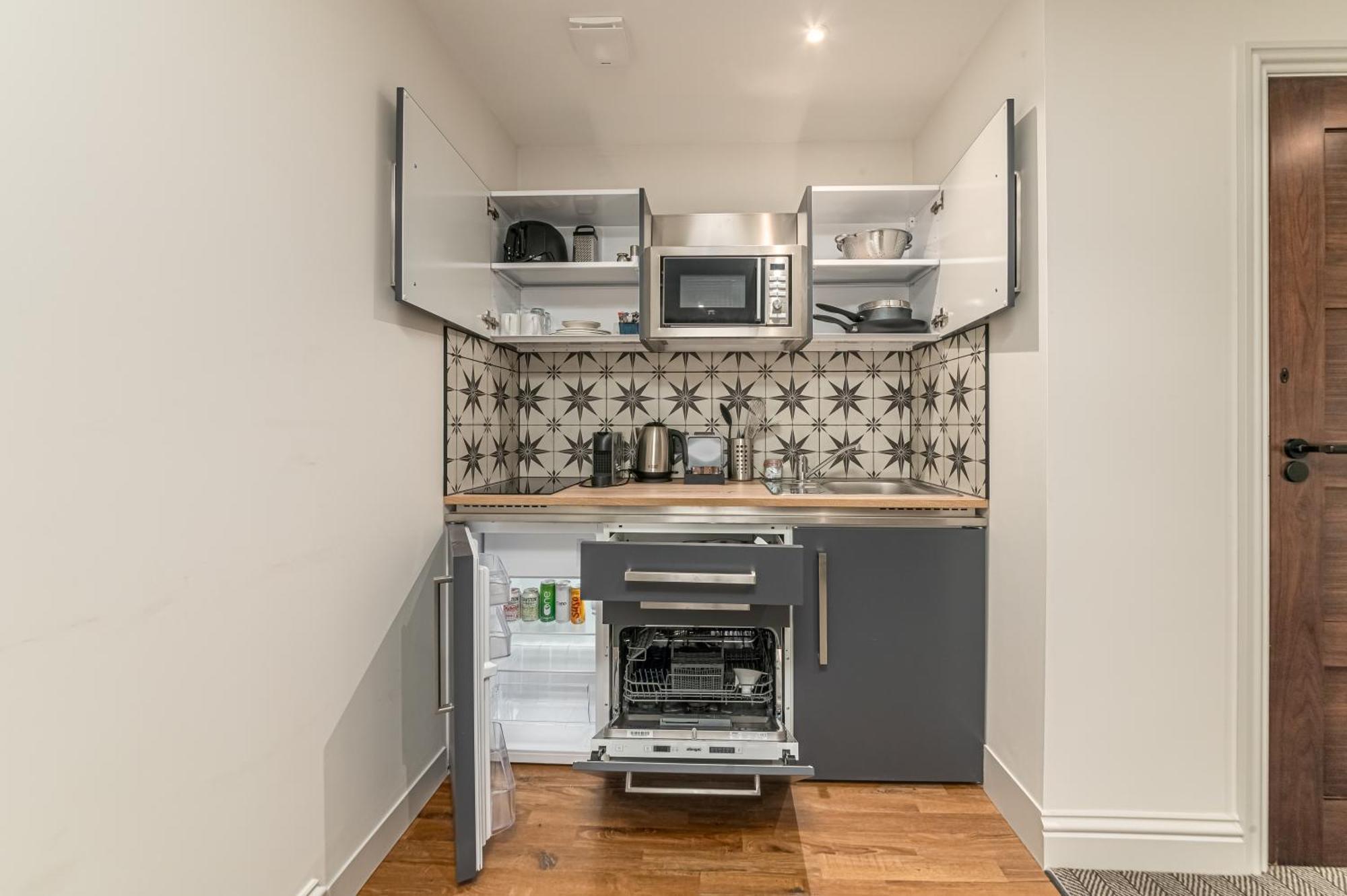 Mercure Salisbury White Hart Hotel & Apartments Bagian luar foto