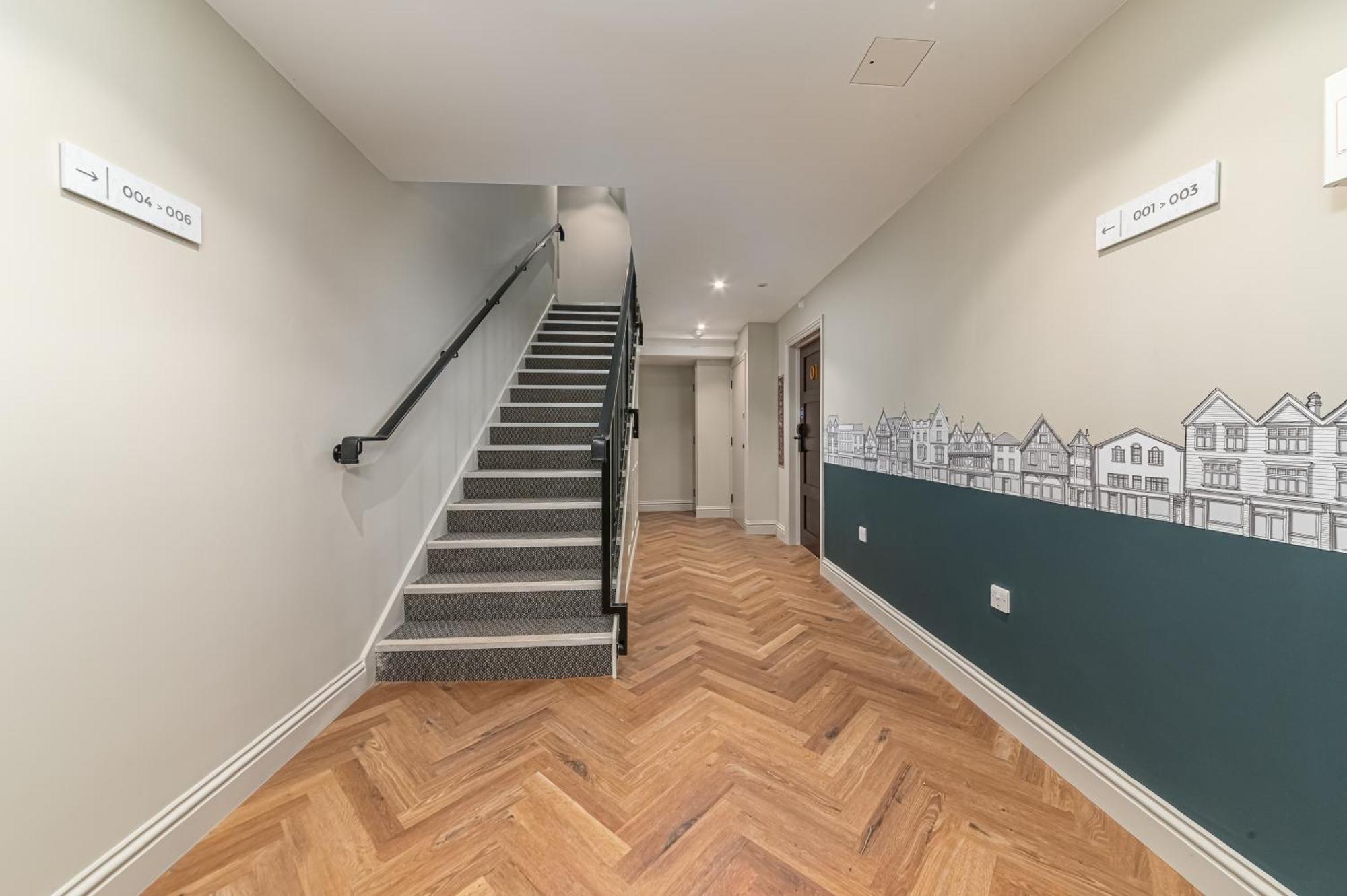 Mercure Salisbury White Hart Hotel & Apartments Bagian luar foto