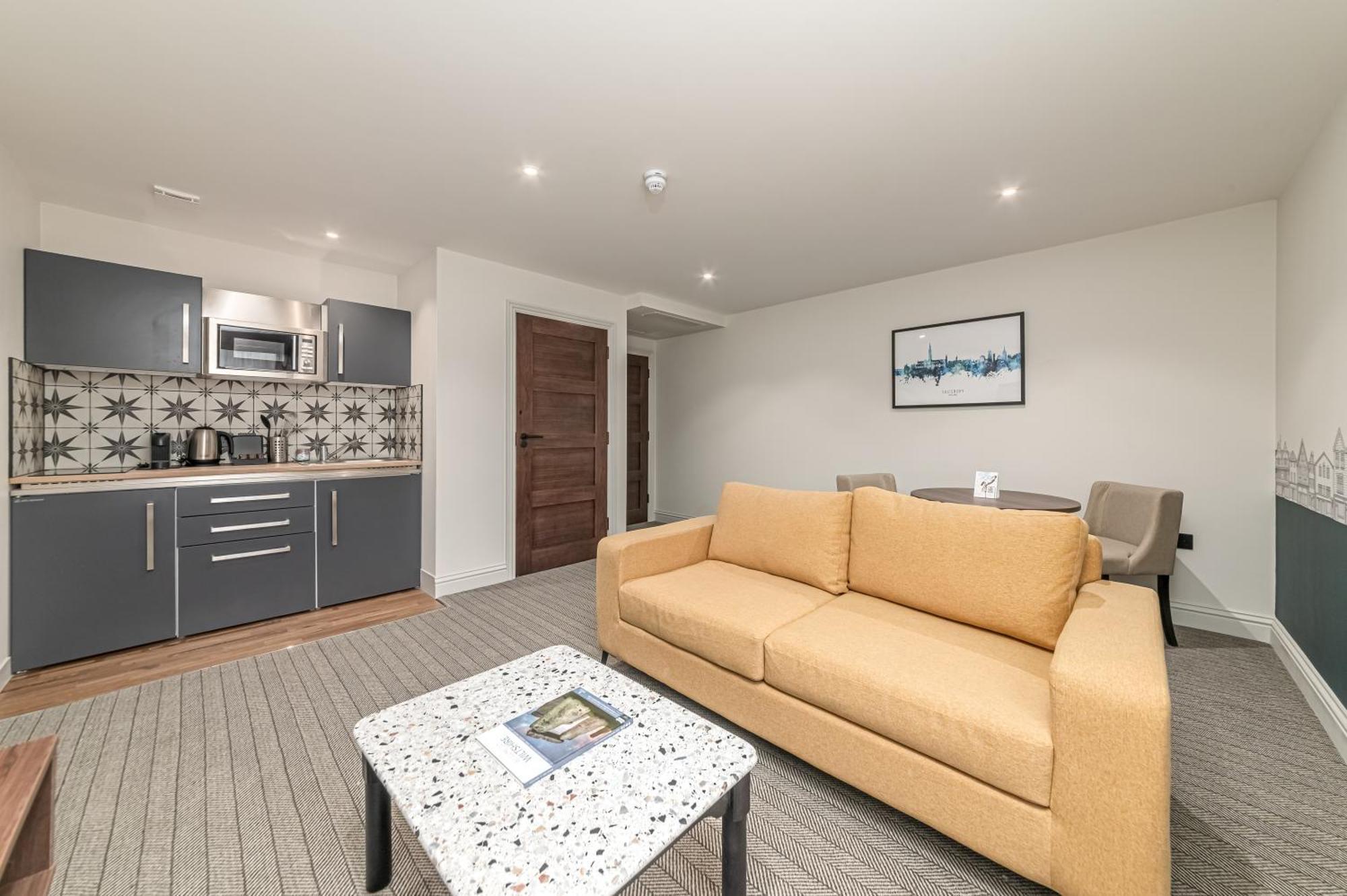 Mercure Salisbury White Hart Hotel & Apartments Bagian luar foto