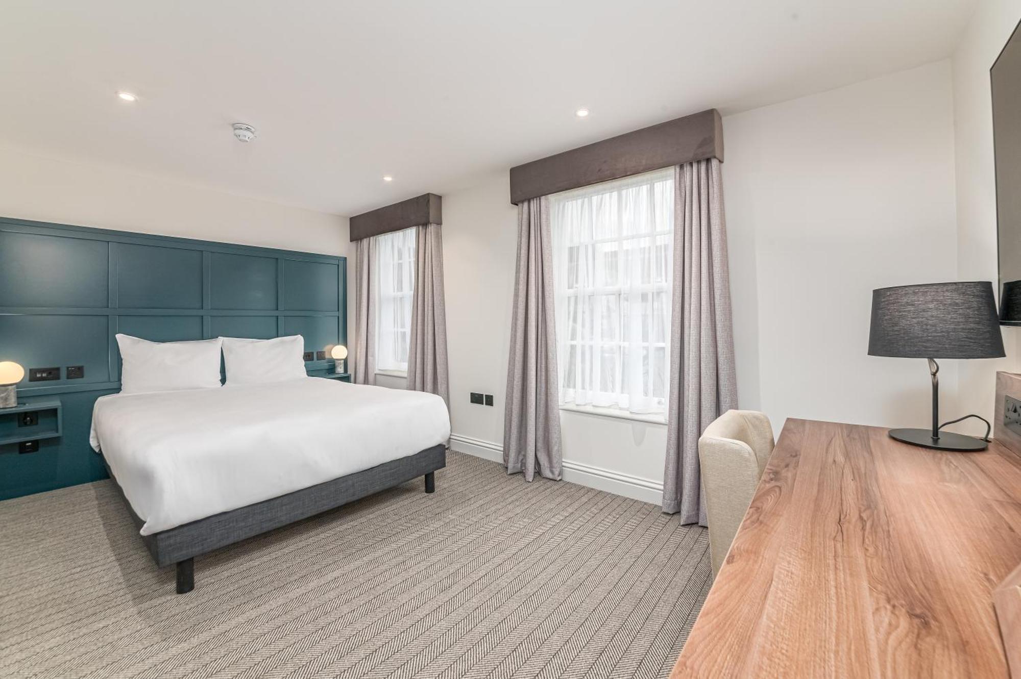 Mercure Salisbury White Hart Hotel & Apartments Bagian luar foto