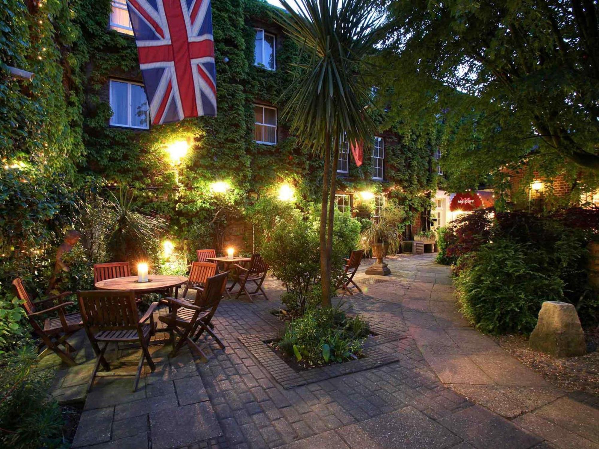Mercure Salisbury White Hart Hotel & Apartments Bagian luar foto